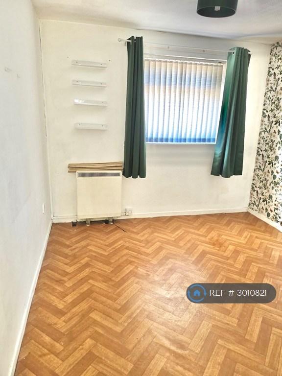 Flat Proud's Lane in Wolverhampton