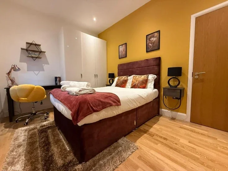 Flat Pitfield Street in Greater London