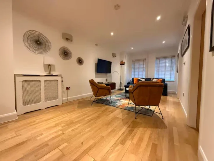 Flat Pitfield Street in Greater London