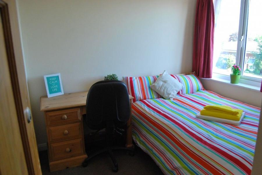Room Headcorn Drive in Canterbury