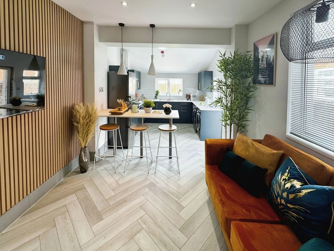 Room Lansdown Road in Swindon