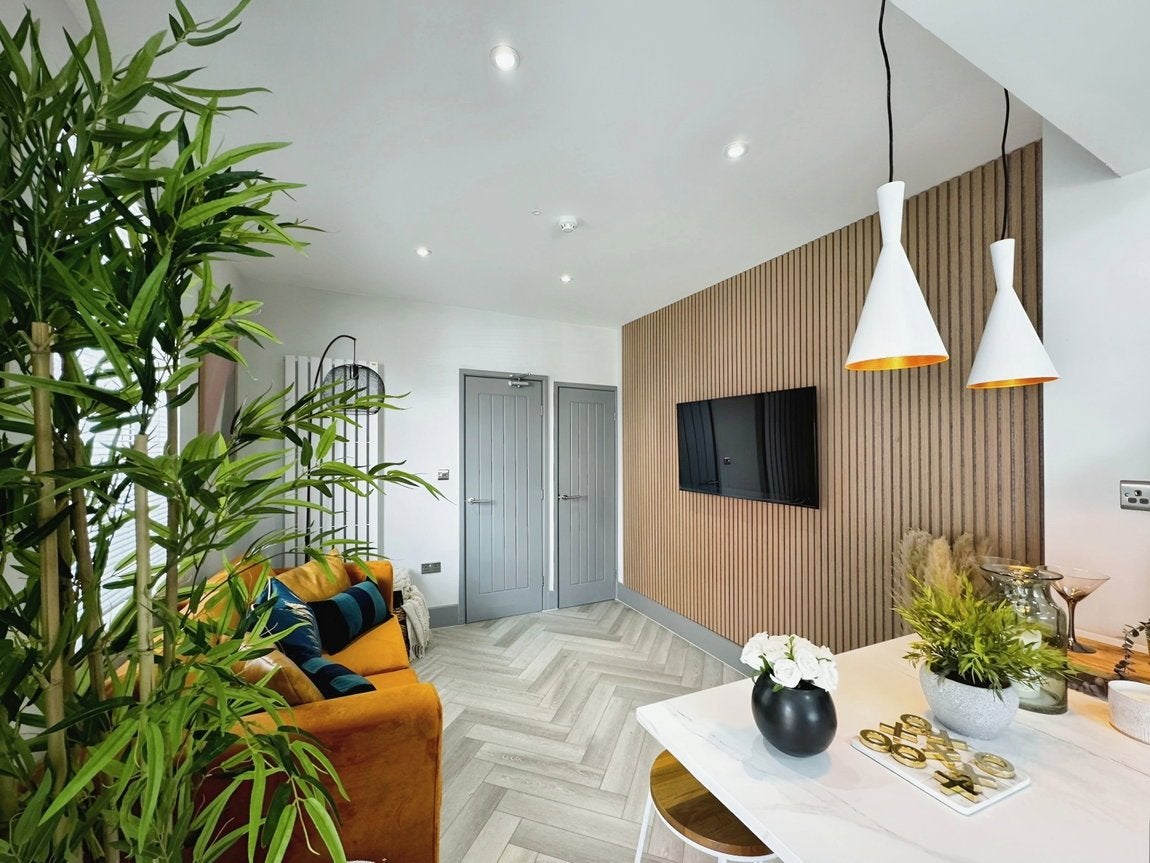 Room Lansdown Road in Swindon