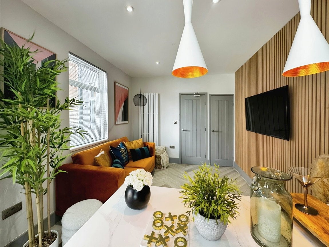 Room Lansdown Road in Swindon