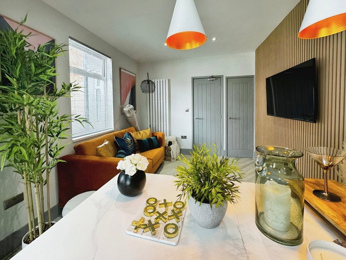 Room Lansdown Road in Swindon