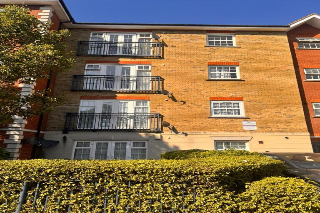 Flat Queensberry Place in London