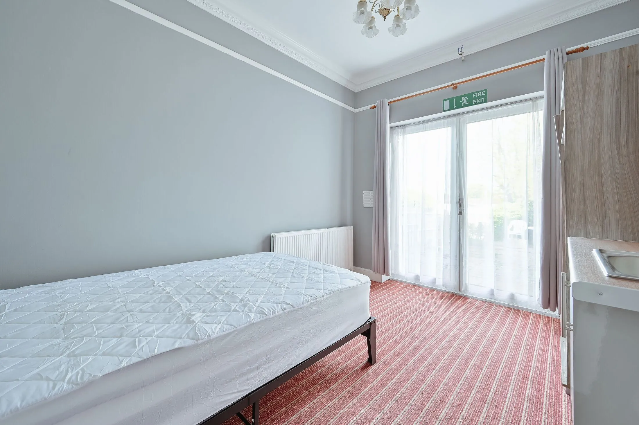 Room Bushey Grove Road in Hertsmere