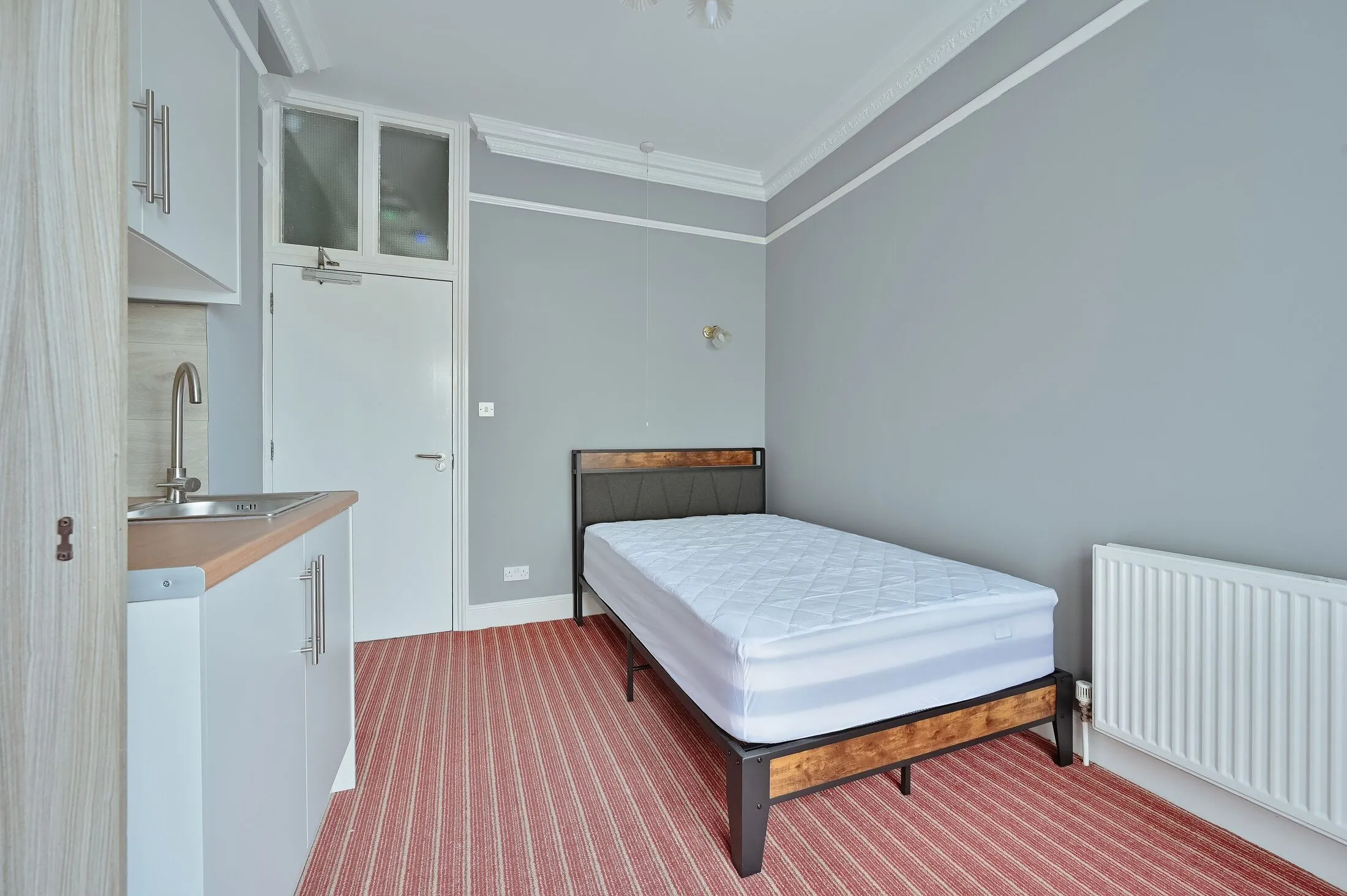 Room Bushey Grove Road in Hertsmere