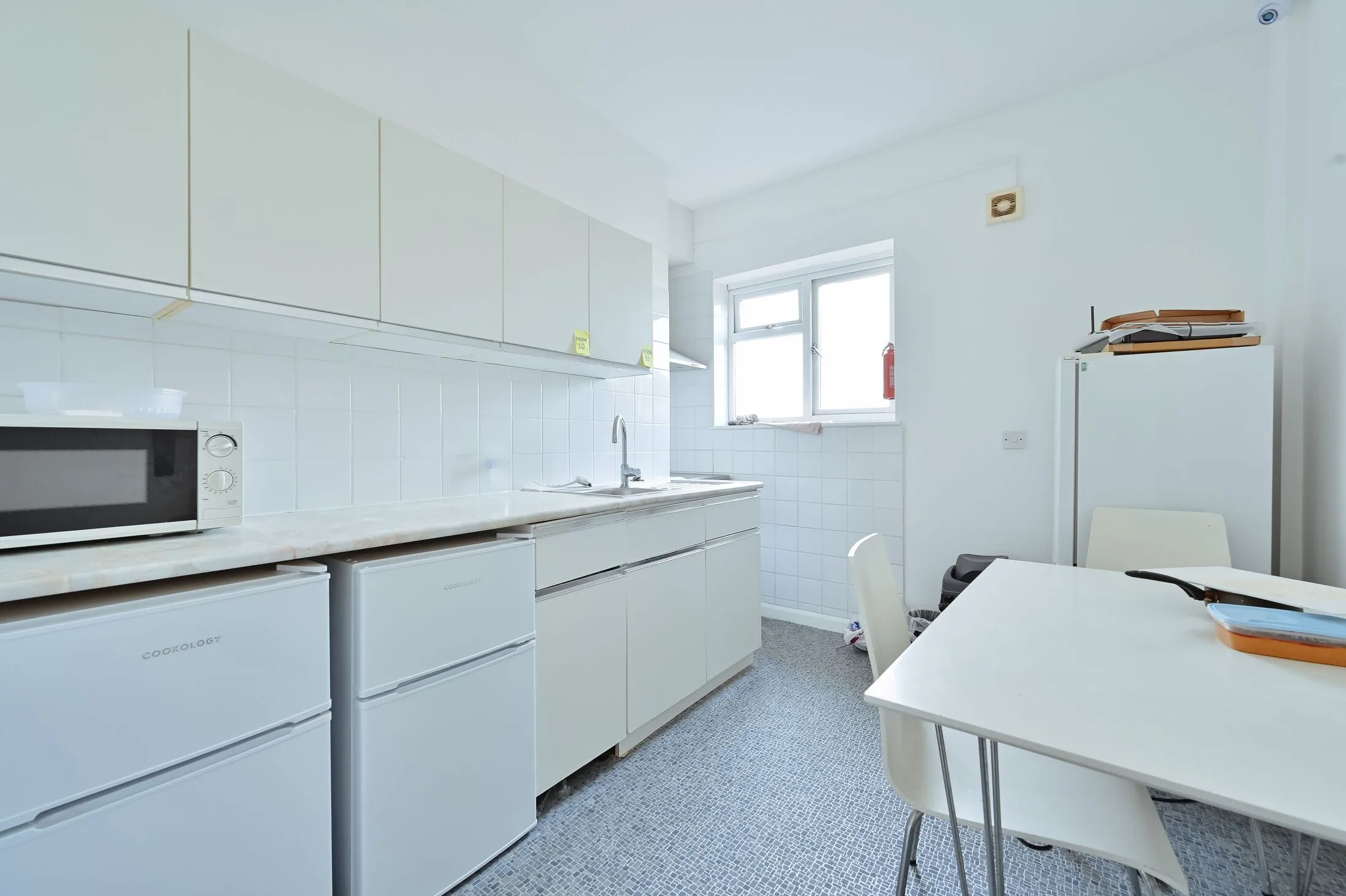 Room Bushey Grove Road in Hertsmere