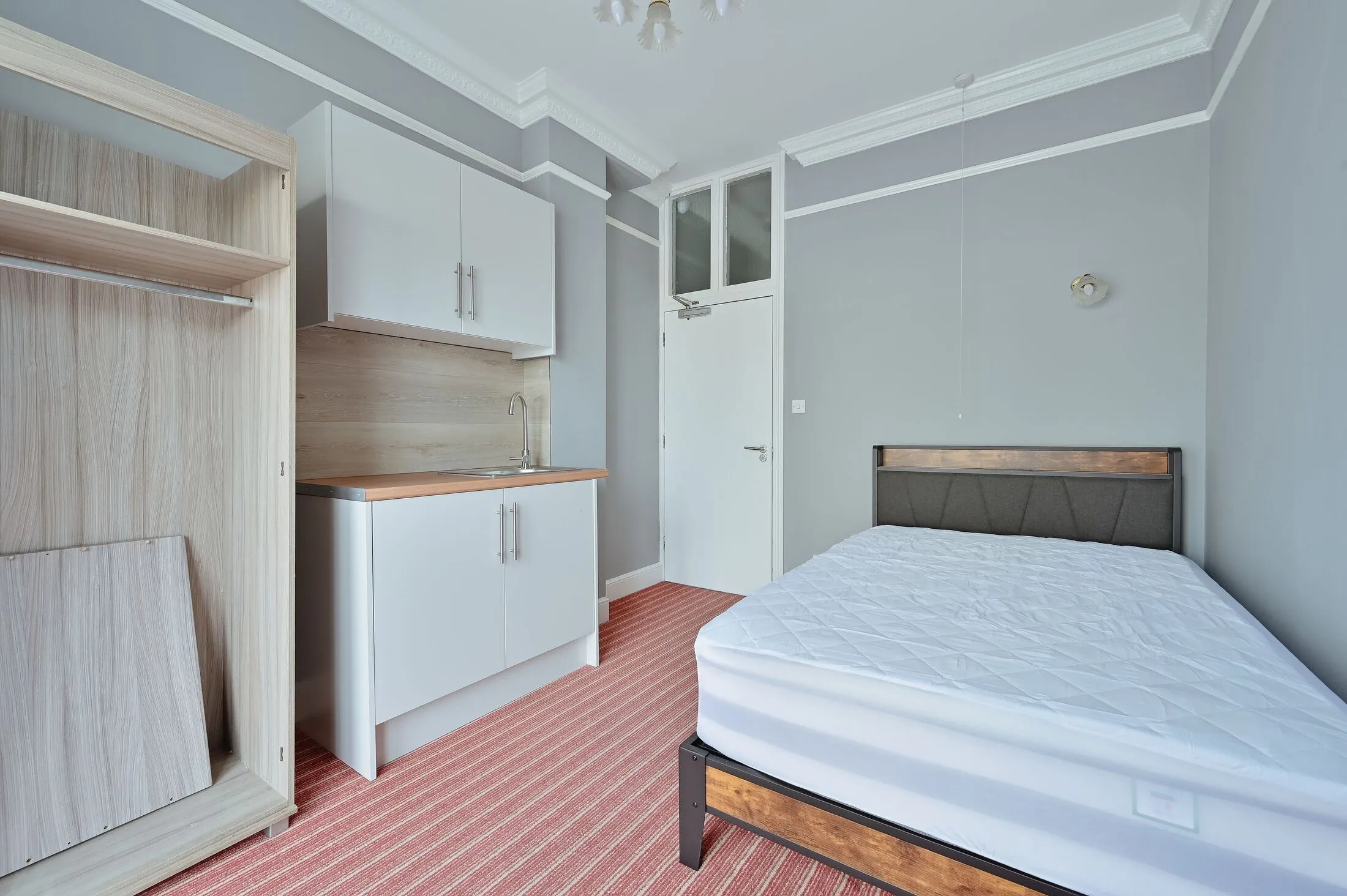 Room Bushey Grove Road in Hertsmere