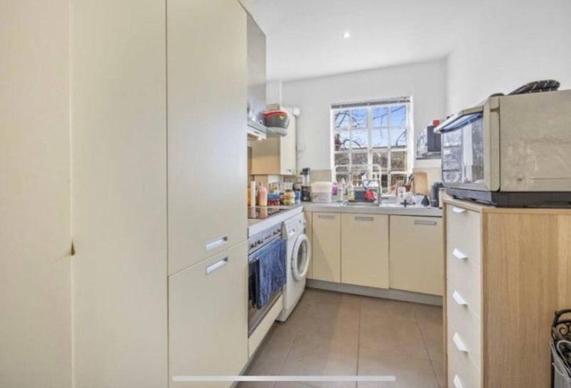 Flat Tudor Close in Greater London