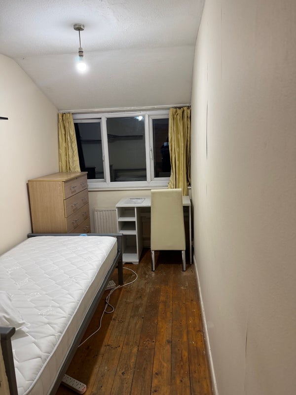Room Dawes Street in Greater London