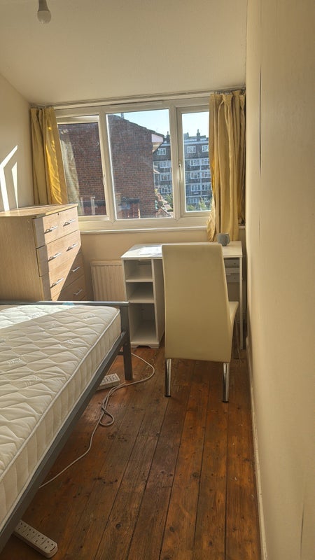 Room Dawes Street in Greater London
