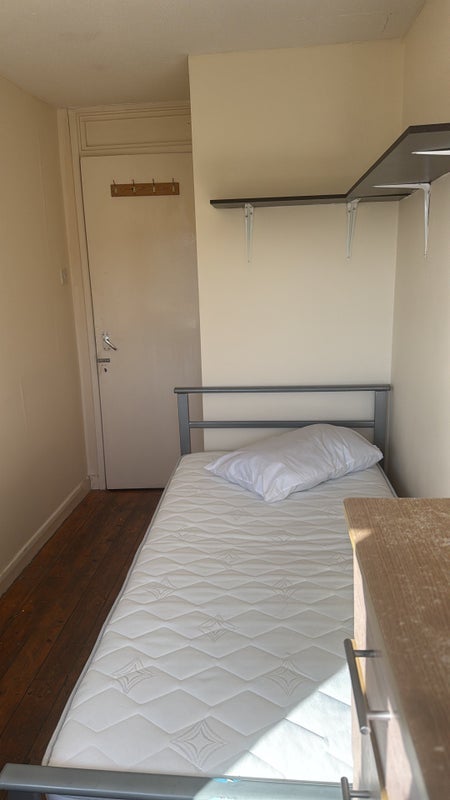 Room Dawes Street in Greater London
