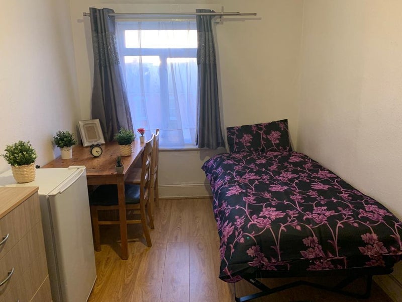 Room Hornsey Park Road in Greater London