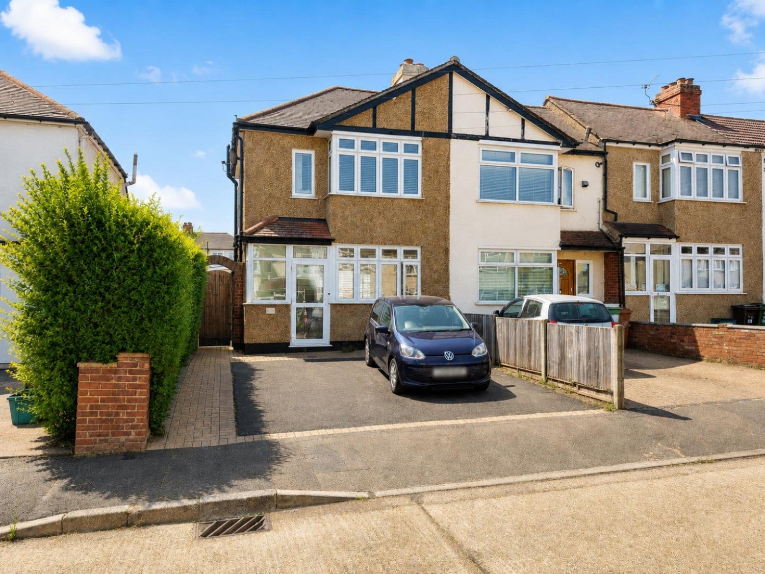 House Conrad Drive in Greater London