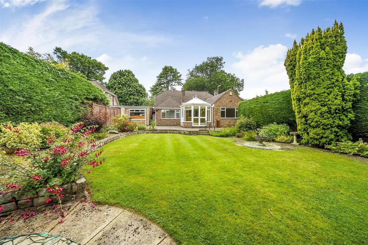 House Park Rise in Northchurch