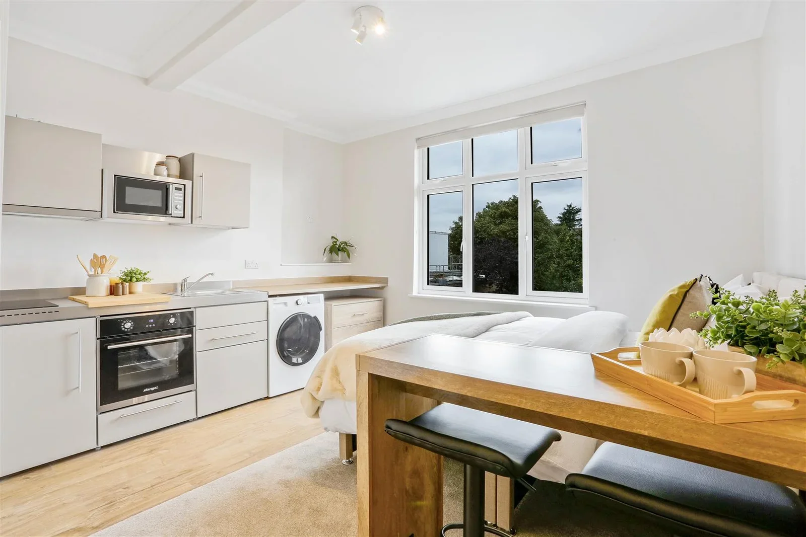 Flat Belmont Road in Greater London