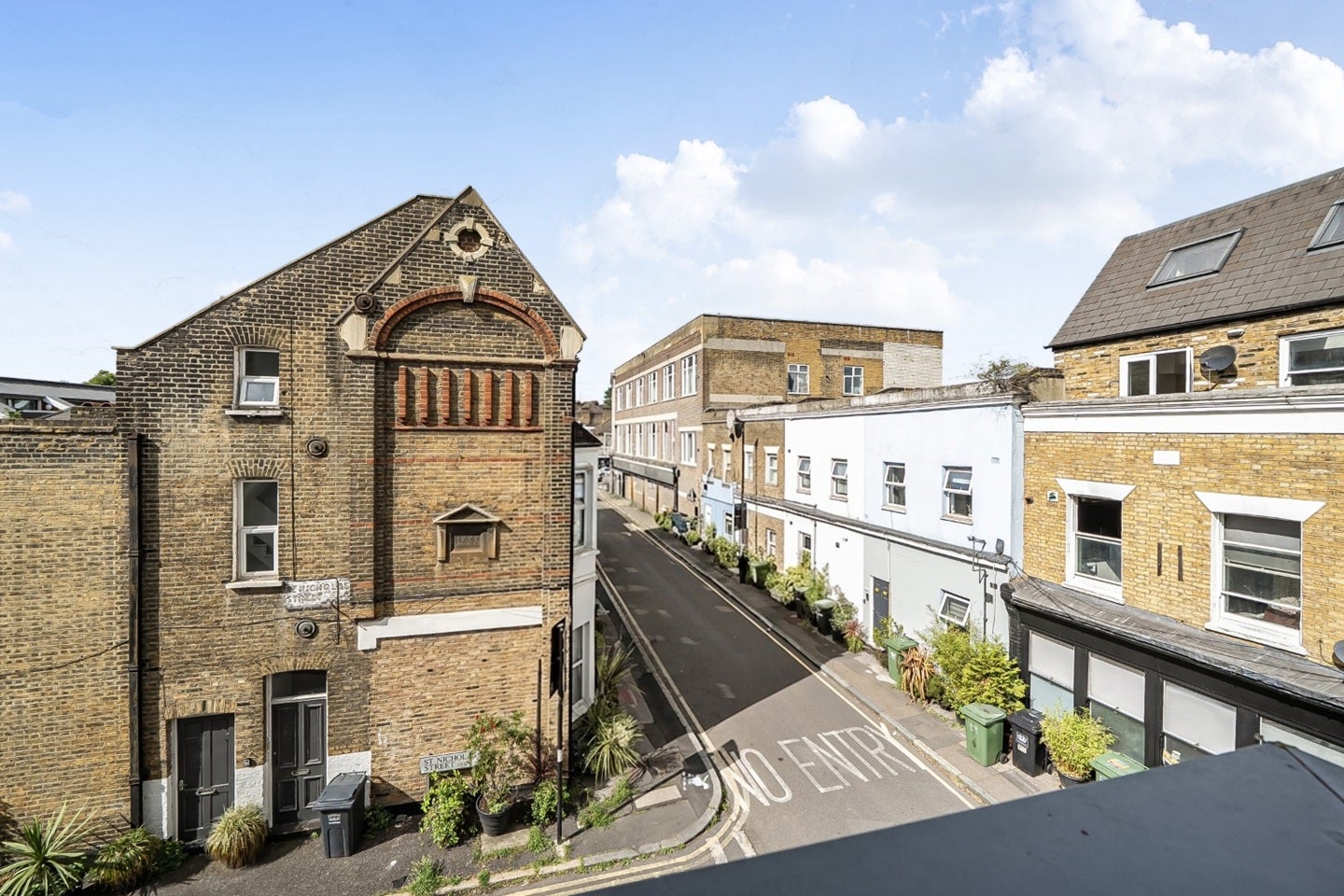 Flat Tanners Hill in Greater London