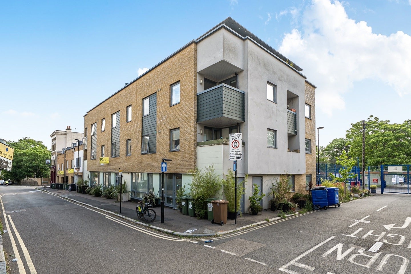 Flat Tanners Hill in Greater London