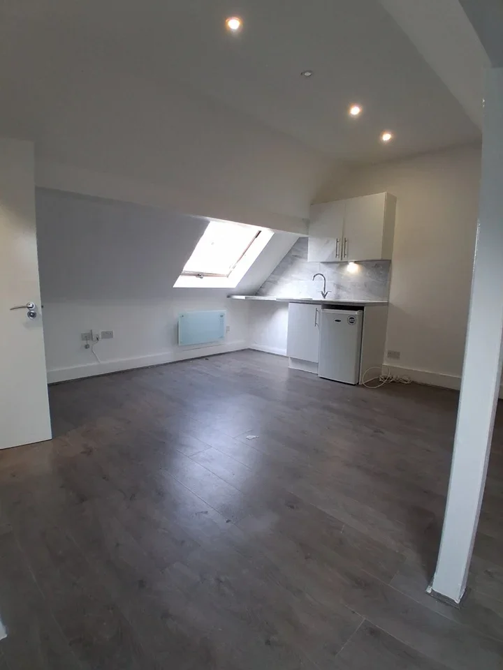 Flat Sandhurst Road in Greater London