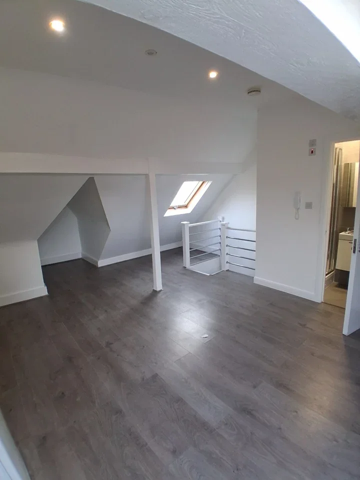 Flat Sandhurst Road in Greater London