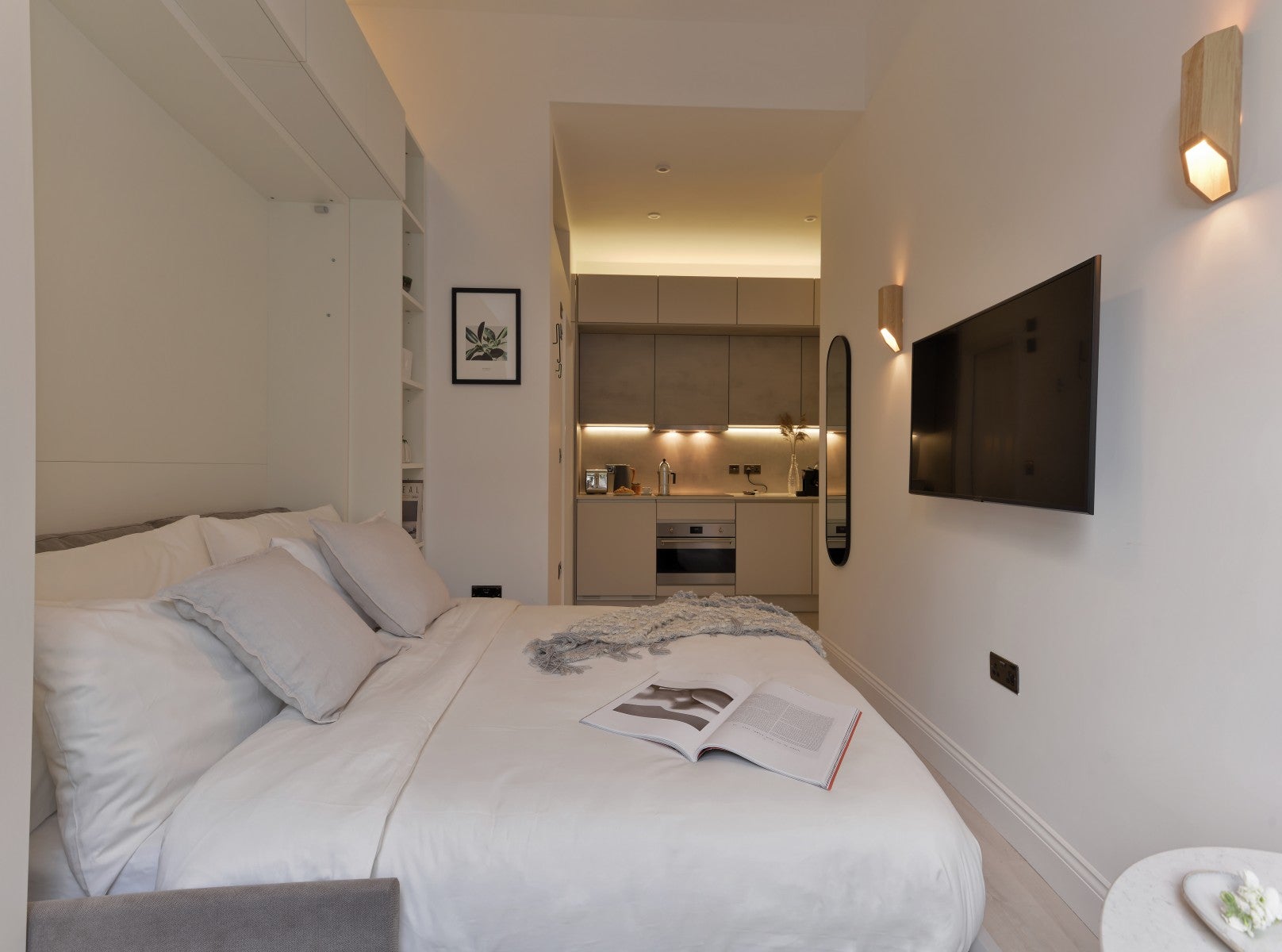 Flat Linden Gardens in Greater London