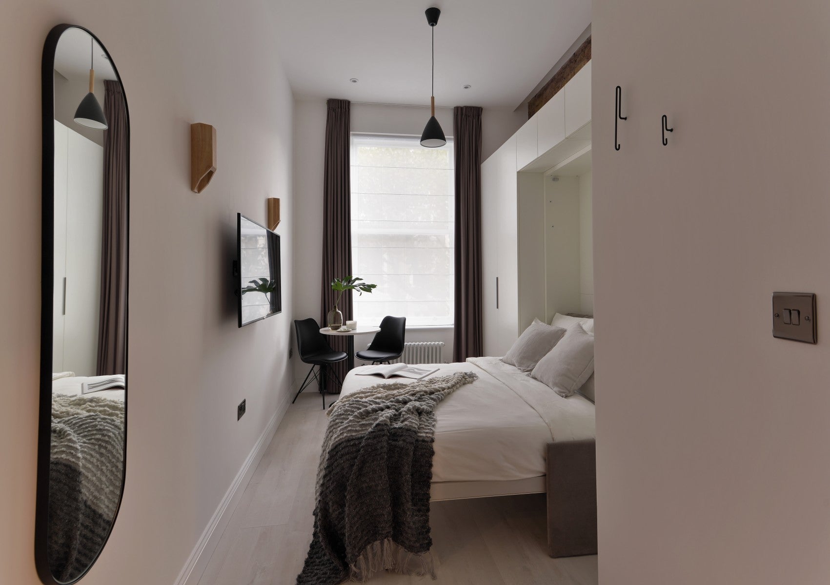 Flat Linden Gardens in Greater London