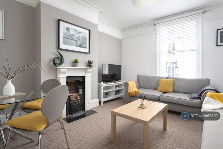 House Saint Georges Place in Cheltenham