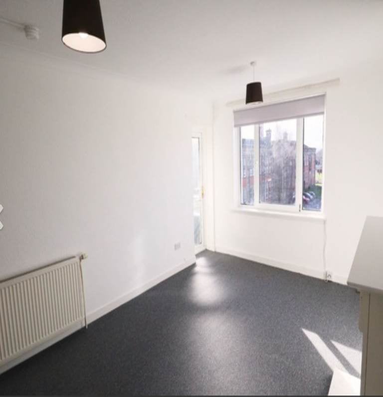 Flat Linthouse Drive in Glasgow