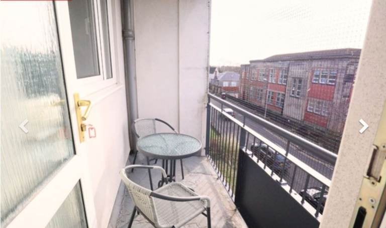 Flat Linthouse Drive in Glasgow