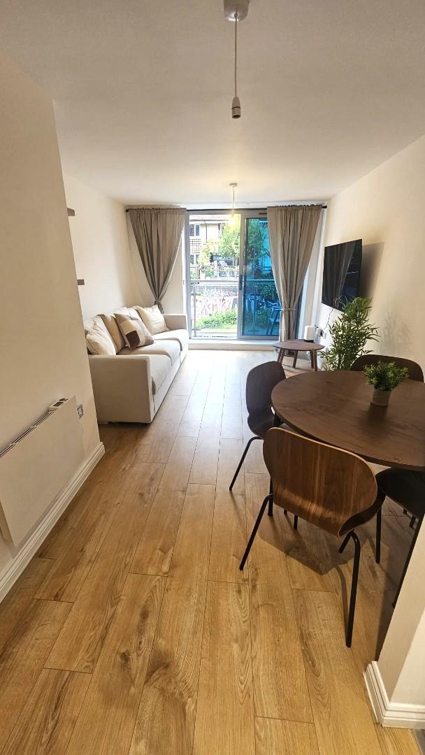 Flat St. Pancras Way in Greater London