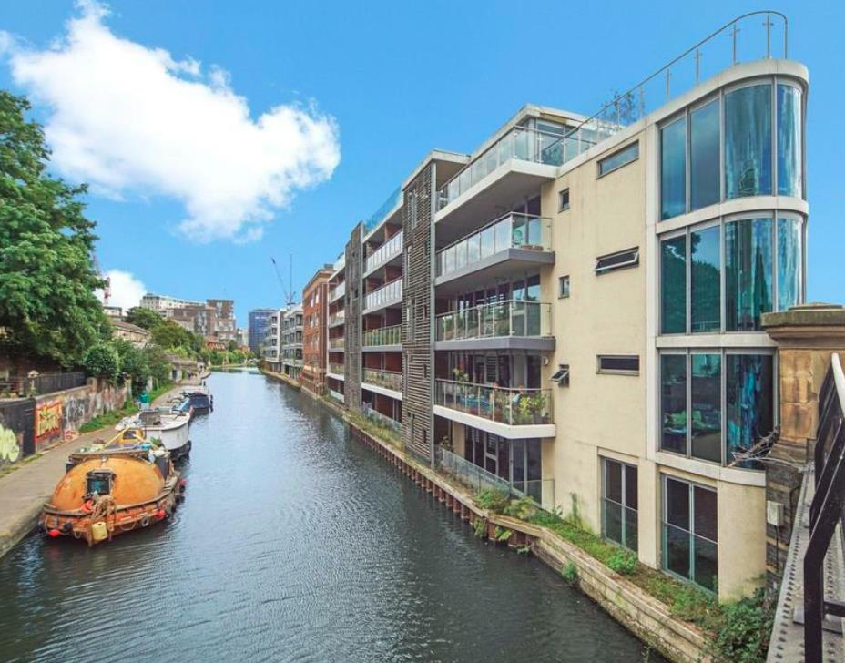 Flat St. Pancras Way in Greater London