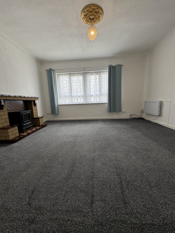 Flat Oakenhurst Road in Blackburn