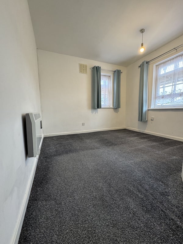 Flat Oakenhurst Road in Blackburn