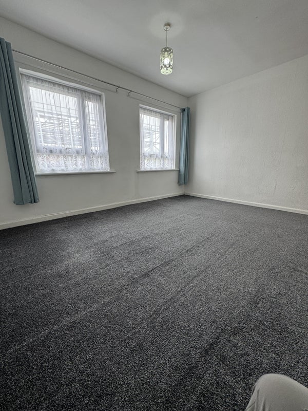Flat Oakenhurst Road in Blackburn