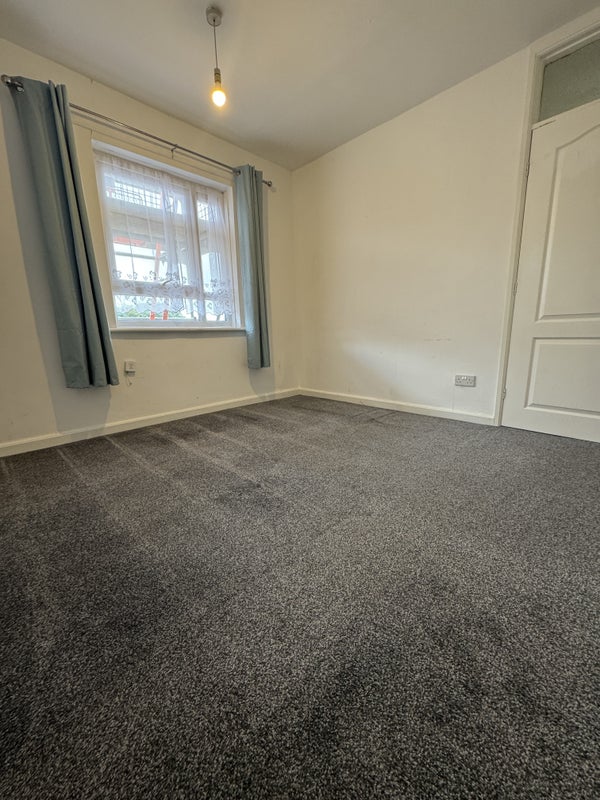 Flat Oakenhurst Road in Blackburn