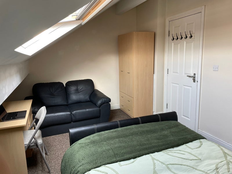 Room Back Stanmore Street in Leeds