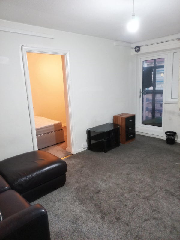 Flat Appleton Close in Leeds