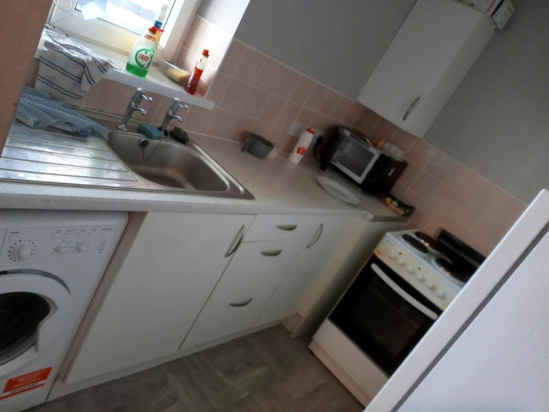 Flat Appleton Close in Leeds