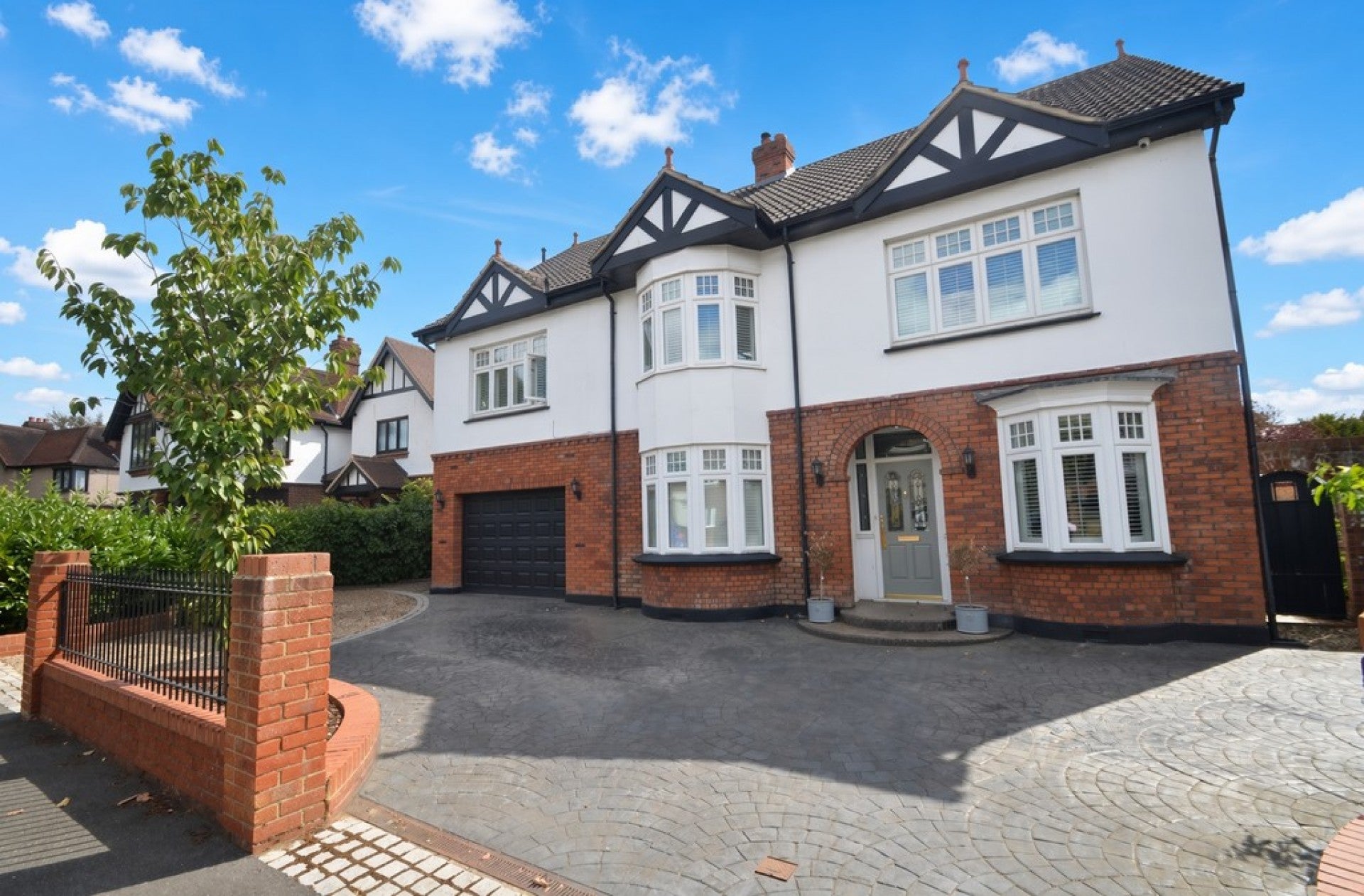 House Raleigh Court in Borough of Spelthorne