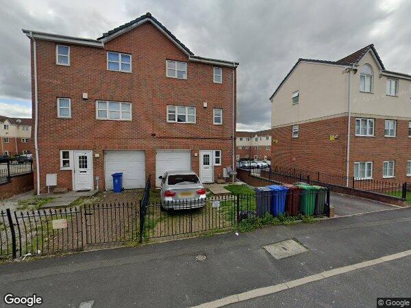 Flat Blueberry Avenue in Manchester