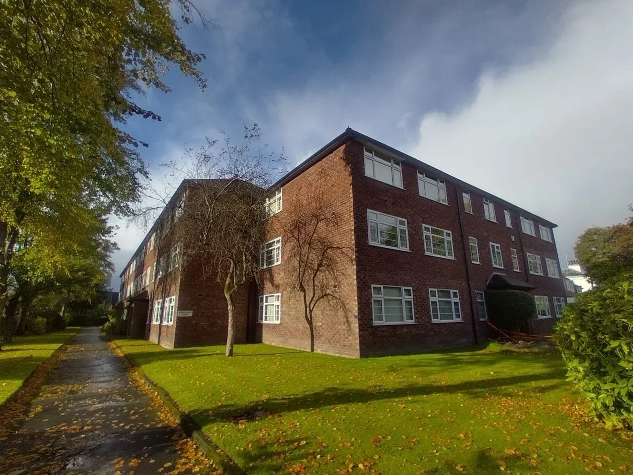 Flat Clarendon Road in Trafford