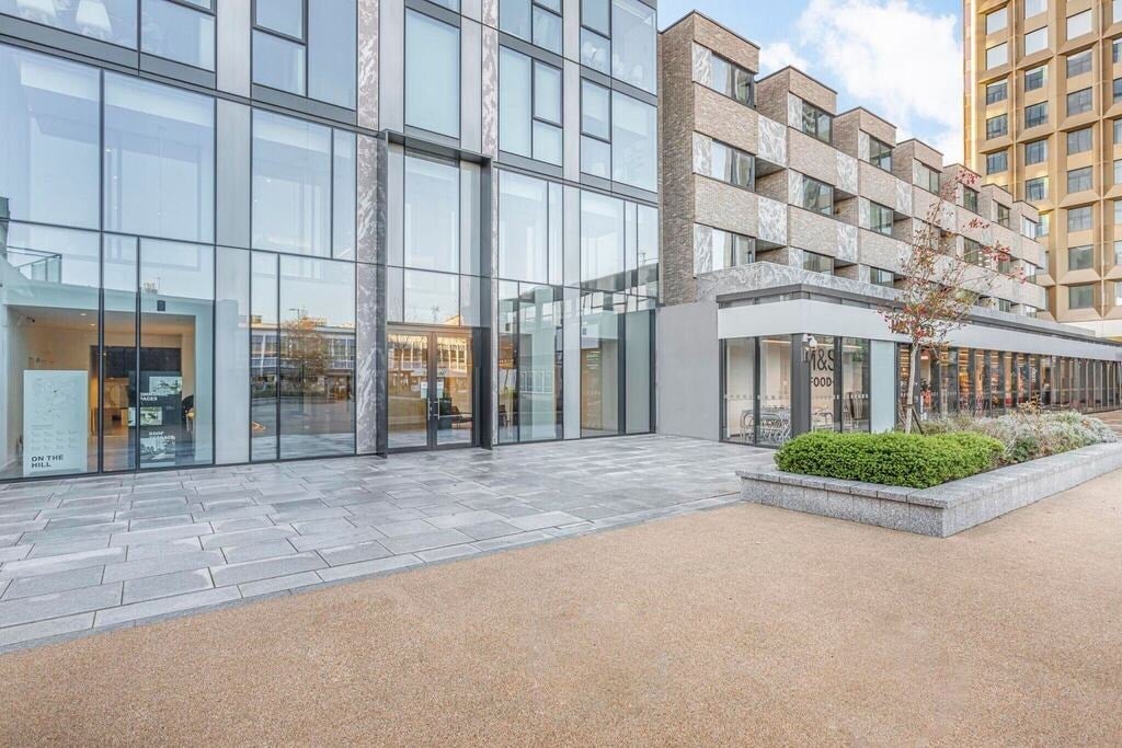 Flat Highgate Hill in Greater London