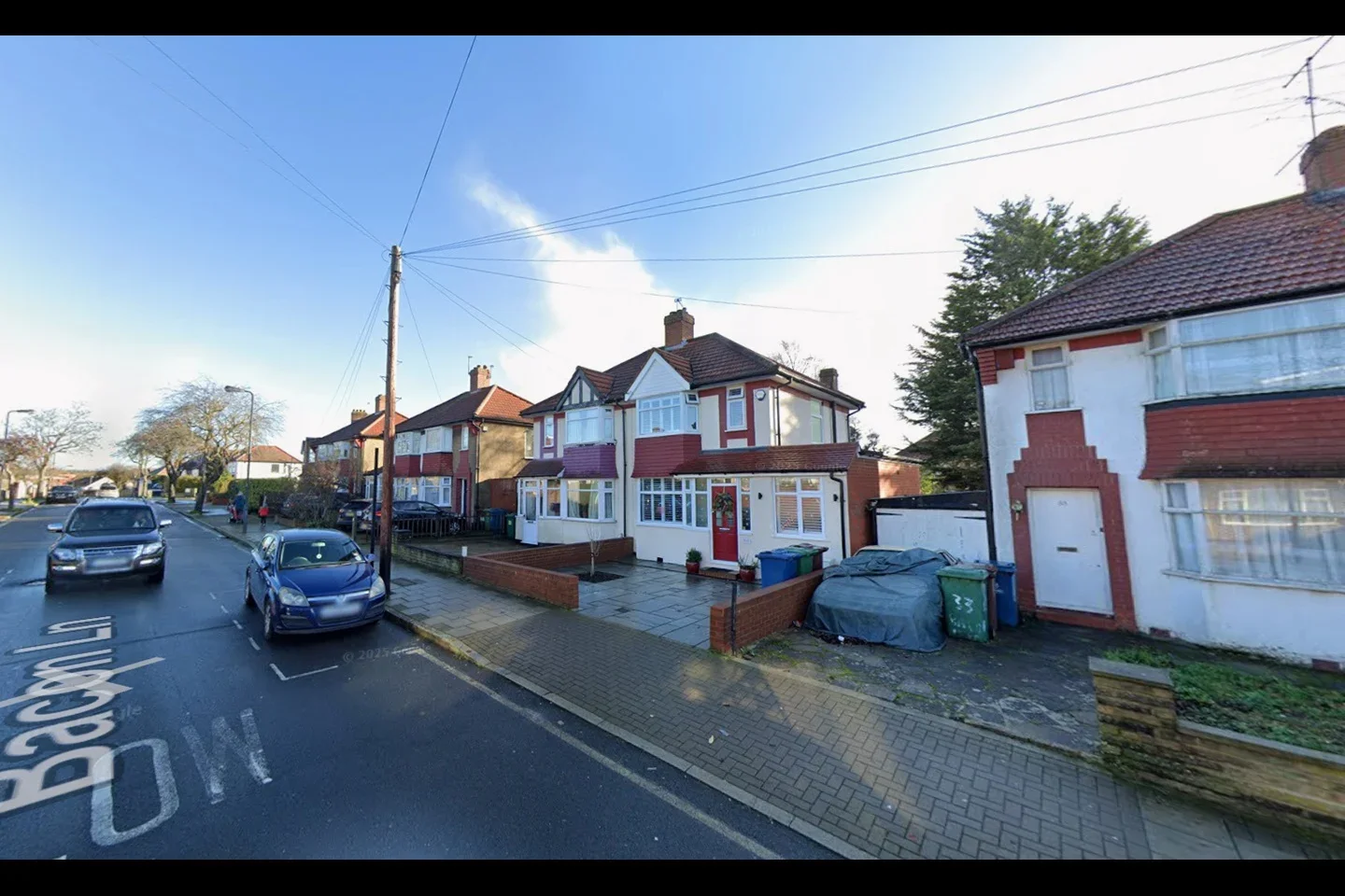 Flat Bacon Lane in Greater London