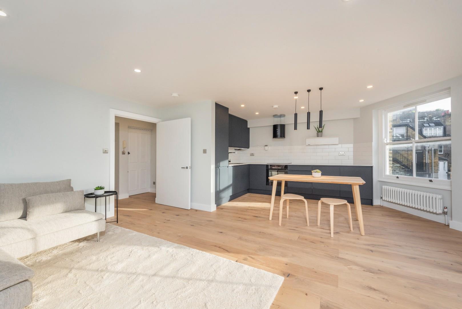 Flat Nassau Street in City of Westminster