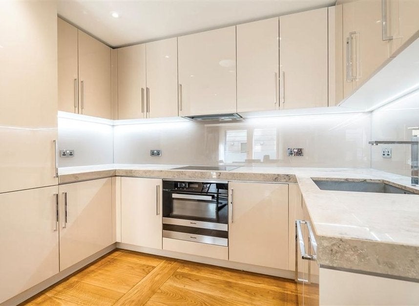 Flat Strand in City of Westminster