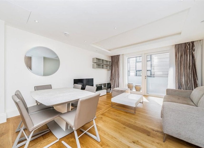 Flat Strand in City of Westminster