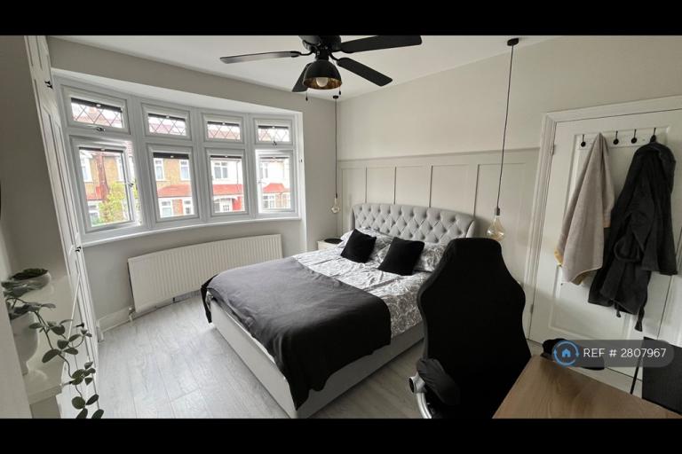 Room Cedars Road in Greater London