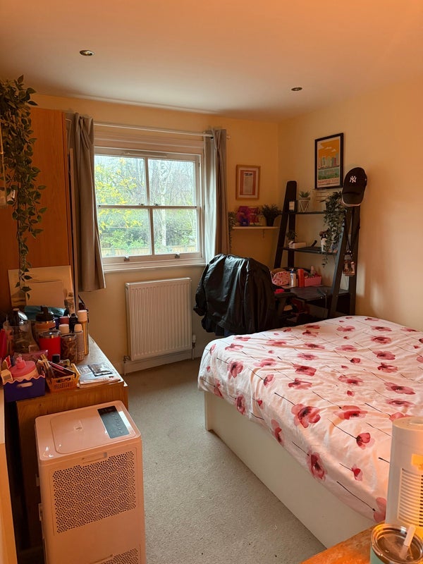 Room Abbeville Road in Greater London