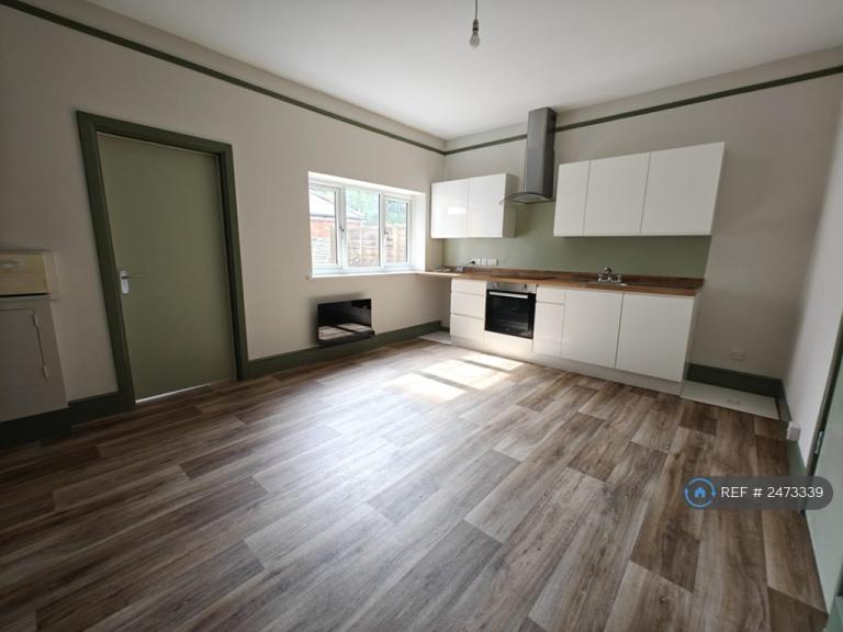 Flat Carysfort Road in Bournemouth